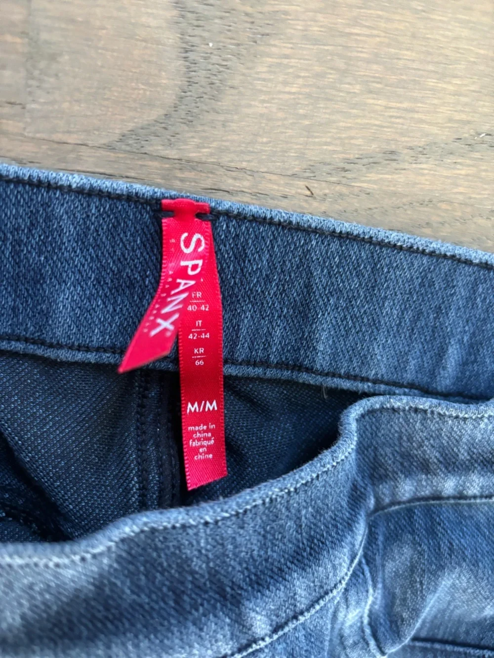 Spanx Jean-Ish Ankle Leggings in a blue wash women’s size medium stretchy denim